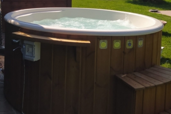 VASCA SCANDINAVA (Hot Tube) /IDROMASSAGGIO-per Esterno-SUOMISAUNA