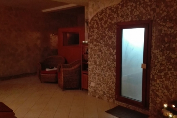 CENTRO ESTETICO CON SAUNA e/o BAGNO TURCO