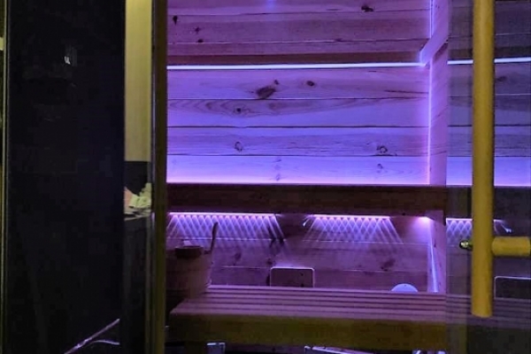 PURPLE SAUNA/ SUOMISAUNA