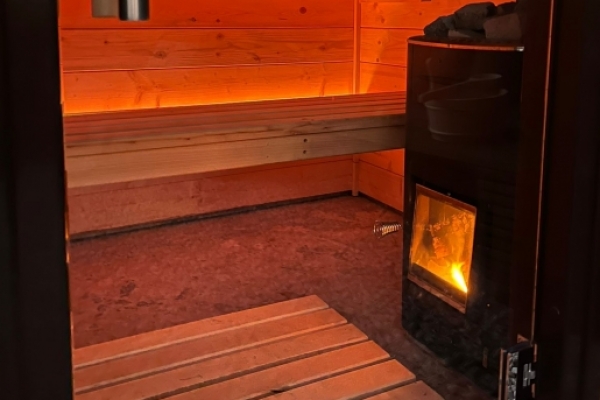 SAUNA BY NIGHT