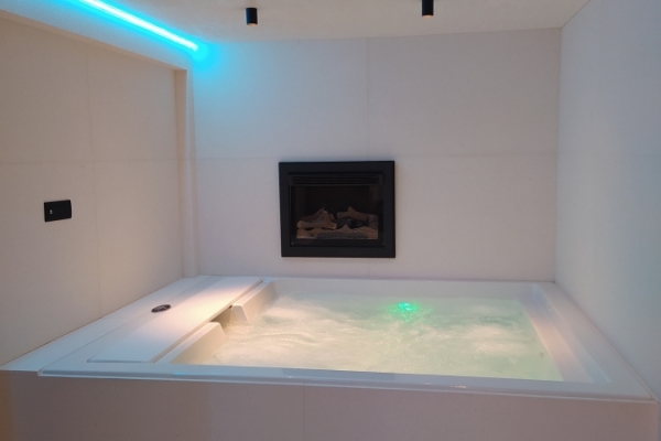 Vasche Idromassaggio-Piscine-Mini Piscine per SPA E PRIVATI